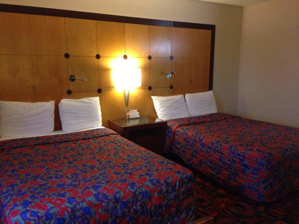 Travelodge By Wyndham Бруклин Сентър Екстериор снимка